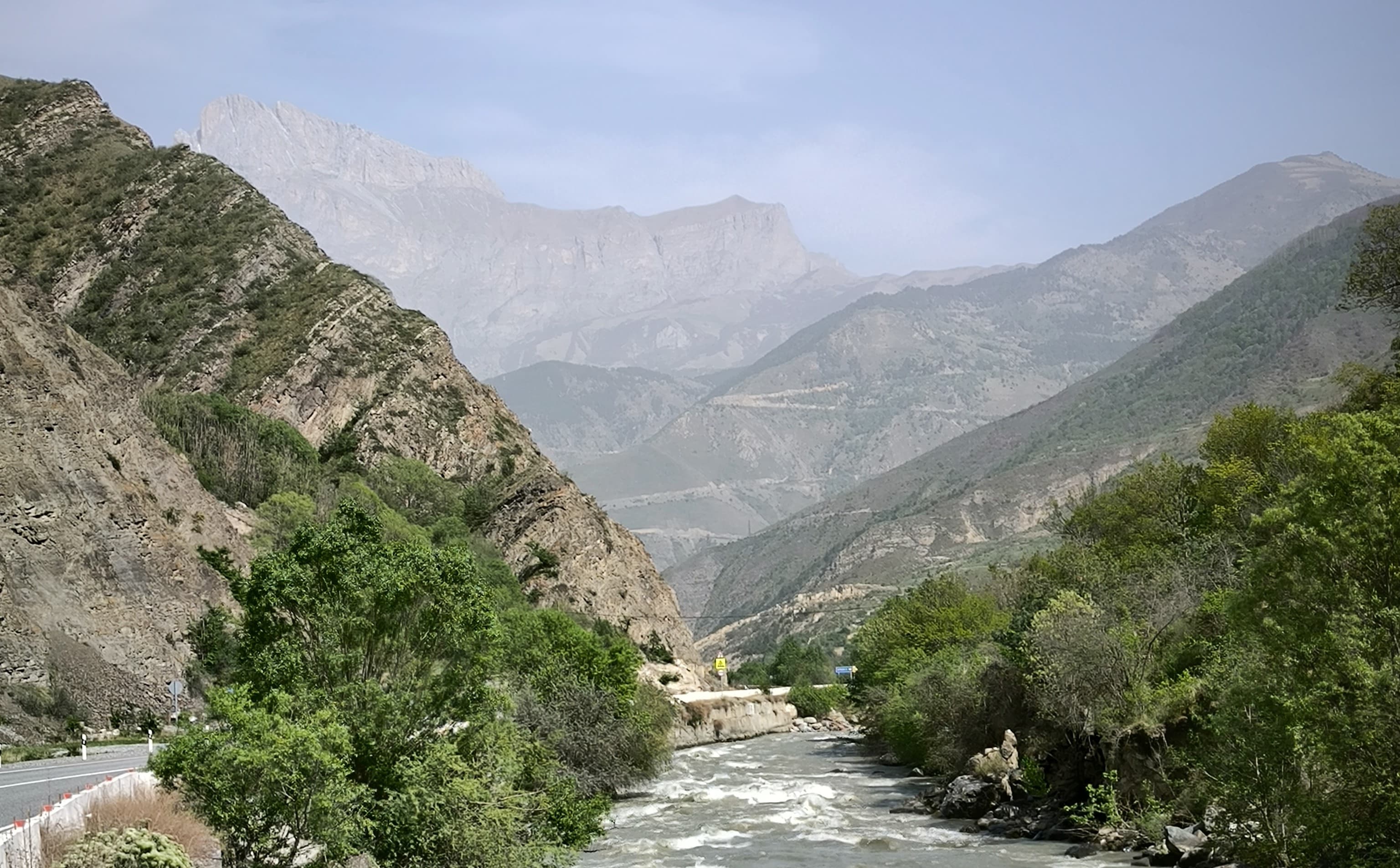 image Река Ардон, серпантин на Архонский перевал и гора Кариухох