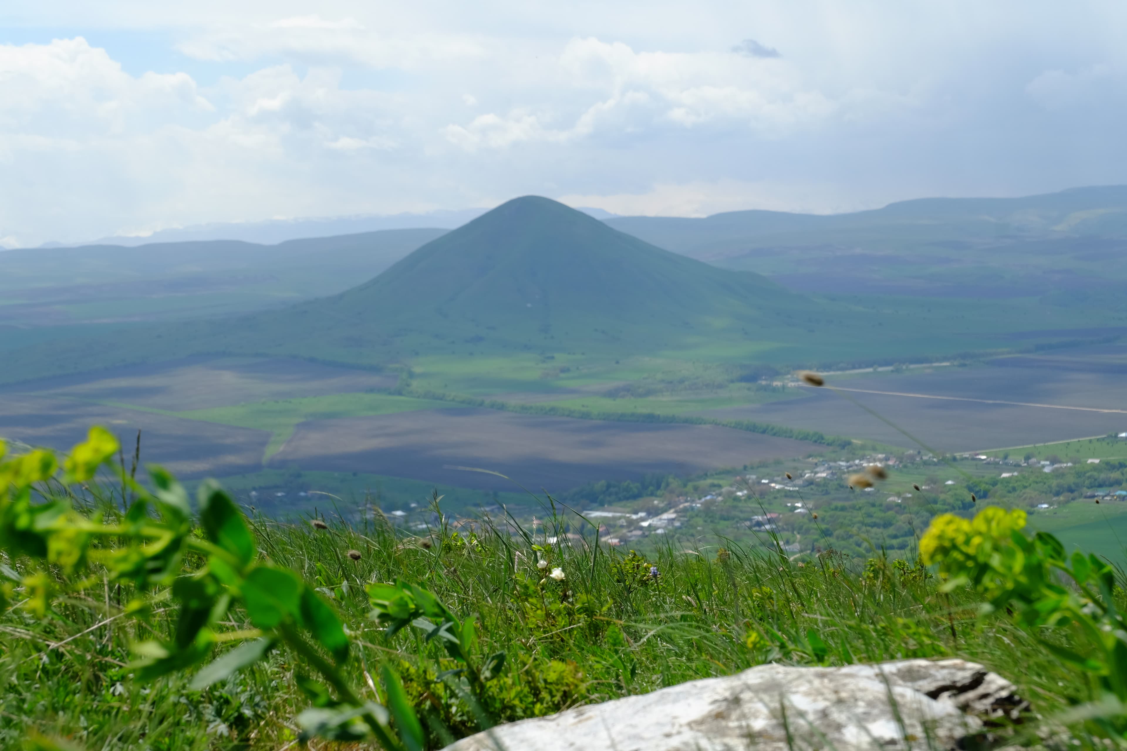 image Вид с горы Юца на гору Джуца